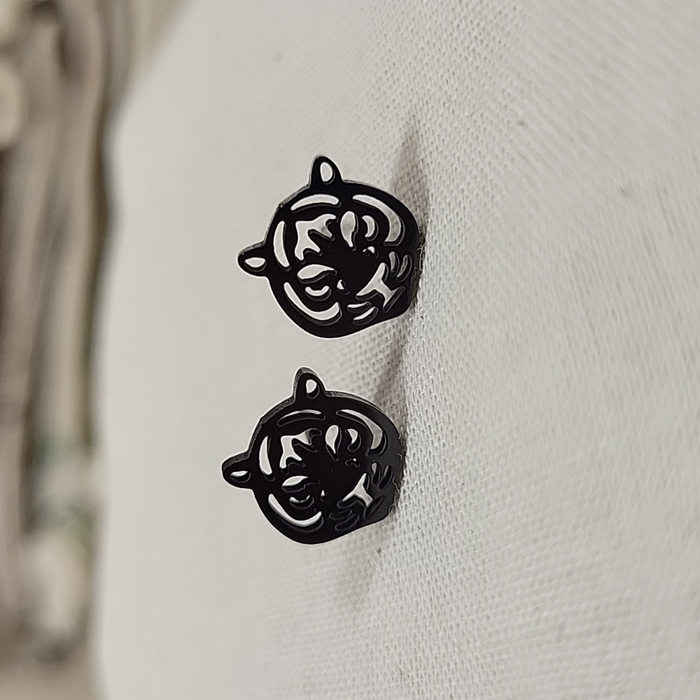 Tiger Hollow Cut Stud Earrings, choice of color - Picture 3 of 6